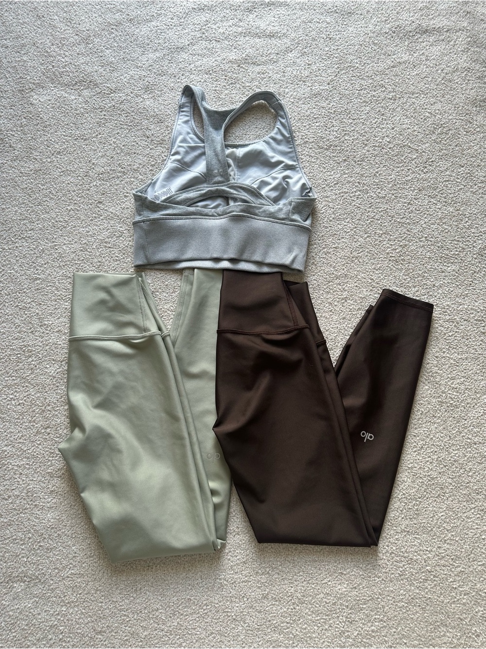 Alo Yoga Bundle (Airlift Leggings and Alosoft Bra)